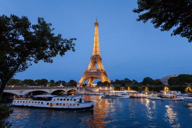 preview boat_eiffel_tower