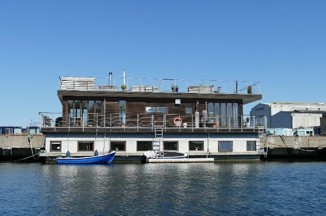 preview houseboat