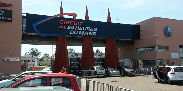 preview le_mans_racetrack_entrance