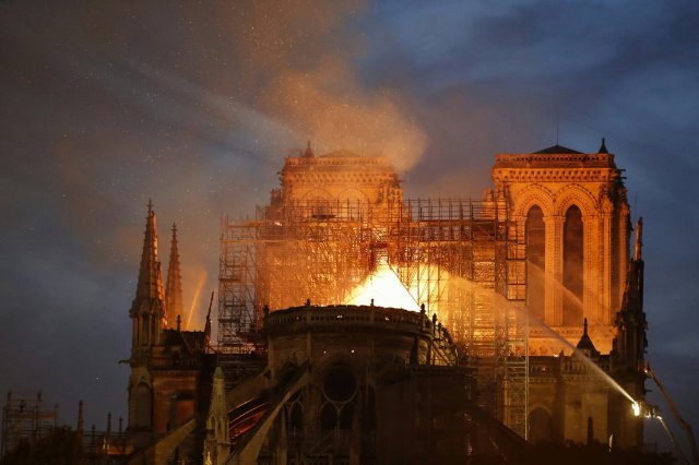 preview notre_dame_de_paris_fire