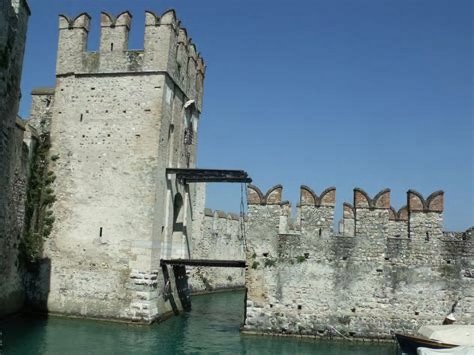 preview place_castle_bridge