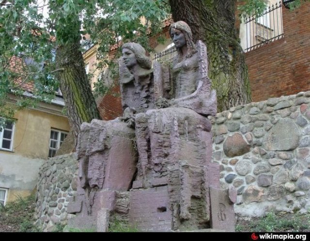 preview wars_and_sawa_statue